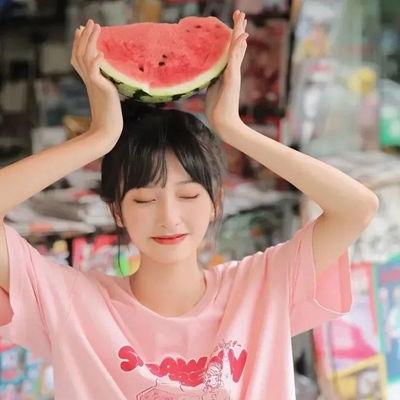 吃瓜女生图片高清,高清还原吃瓜女生的甜蜜瞬间