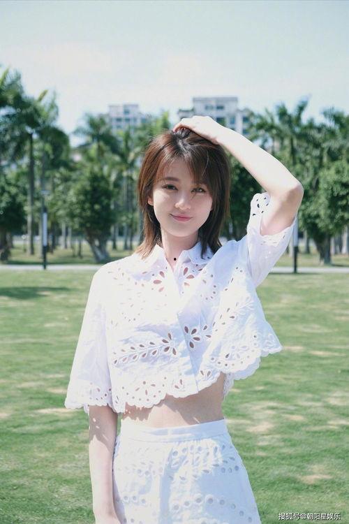 吃瓜少女秀芳芬